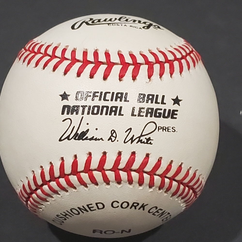Johnny Bench Autographed Signed Baseball w/ Case Display Stand COA Score Board - Picture 4 of 8